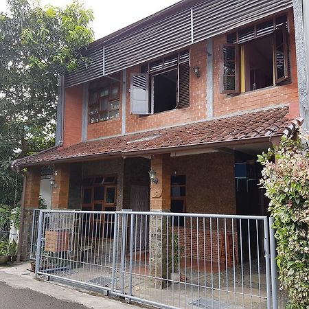 The Brick House Apartment Bandung Bagian luar foto